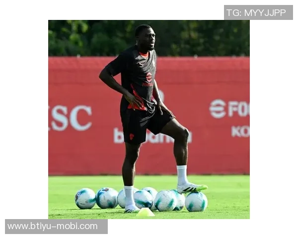 意天空报道莱奥福法纳缺席对阵萨索洛比赛进行单独训练